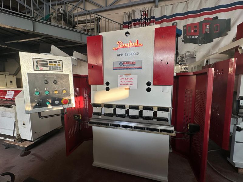 BAYKAL APH 1254 MM X 40T NC KONTROLL� H�DROL�K ABKANT PRES