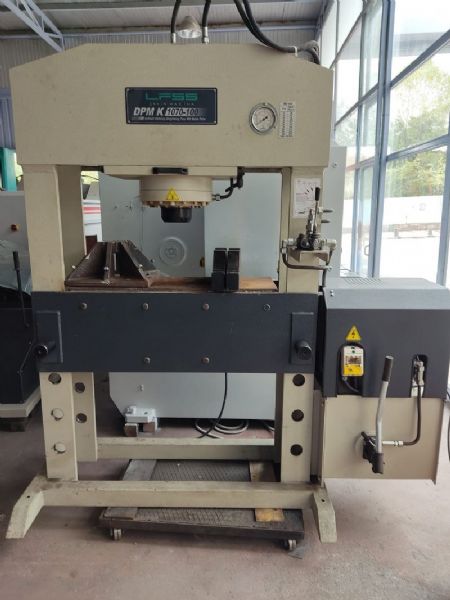 100 TON GEZER KAFA SIFIR AYAR�NDA H�DROL�K AT�LYE PRES�